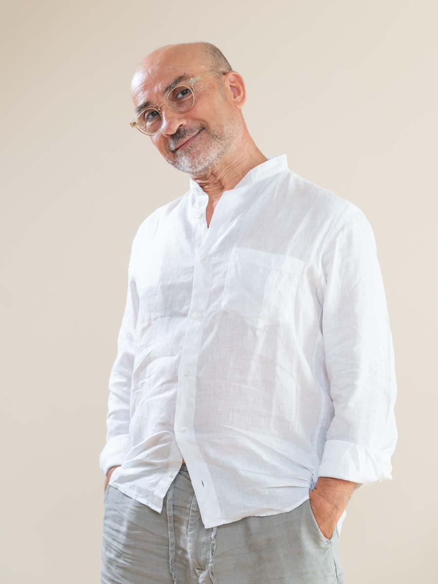 Francesco, insegnante di restorative yoga